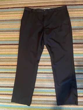 Amazon Essentials Men's Black Dress Pants - slim Straight Fit 38/32